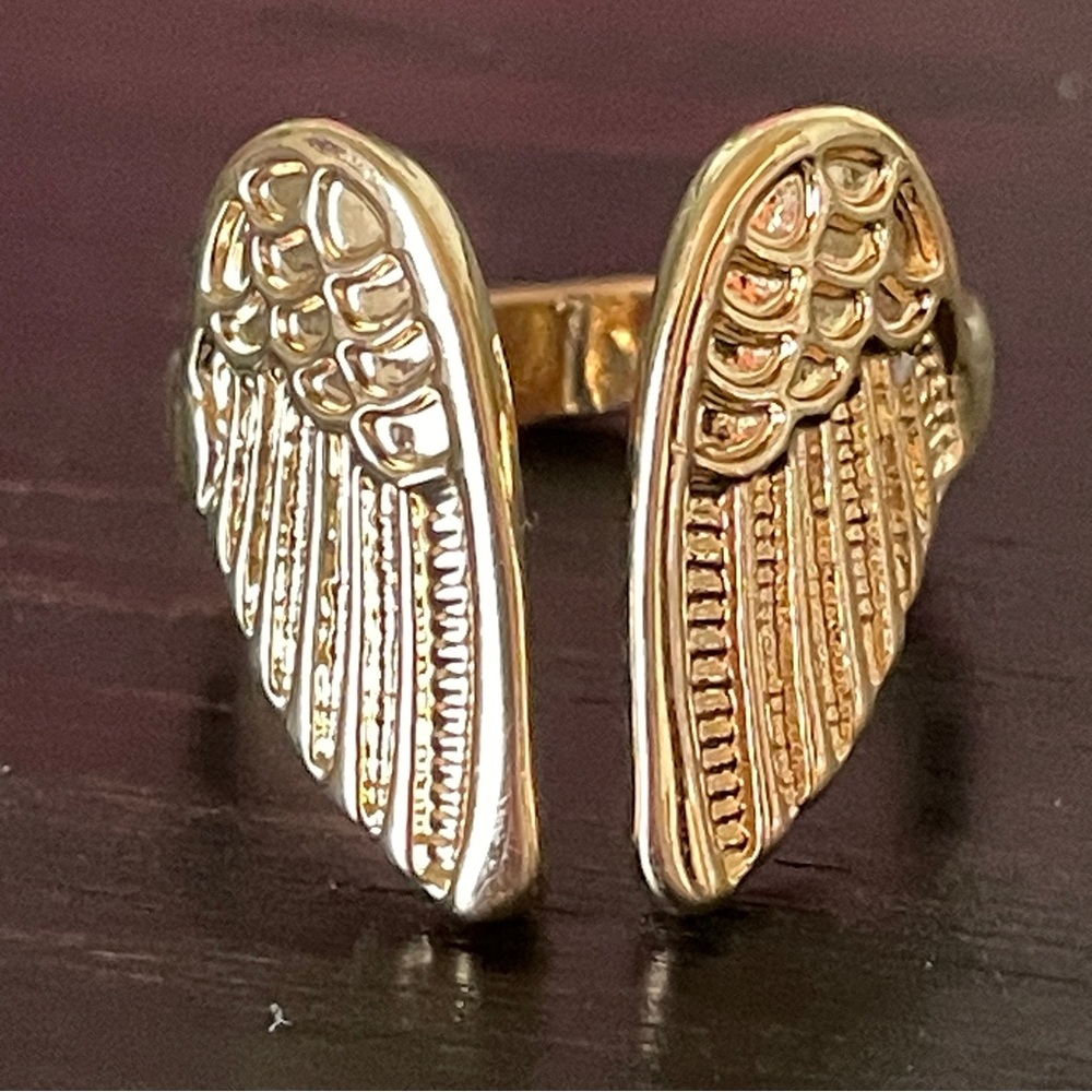 Gold tone wing ring size 6